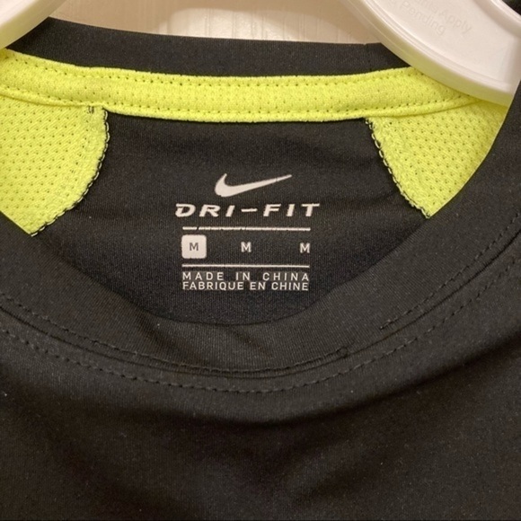 Big boys Nike DriFit long sleeve t-shirt size M - Picture 2 of 4